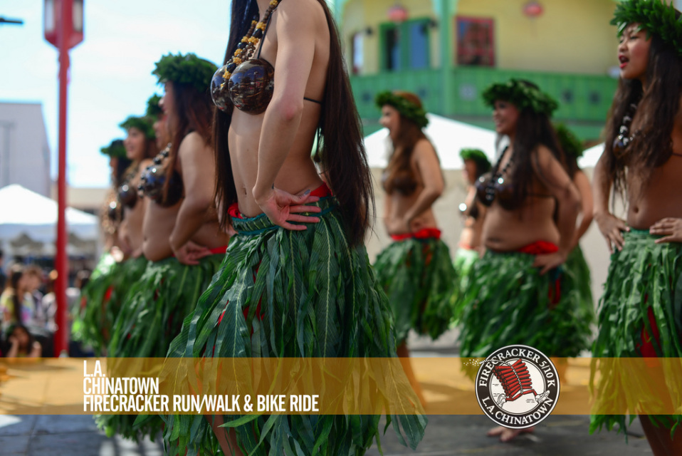 Premium Tikiman show with 4 Polynesian dancers and Hawaiian musicians